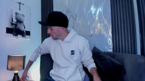 Snapshot of milanwhite_ chatting on February 21, 2026, 11:33 am MILAN online show from February 21, 2026, 11:33 am