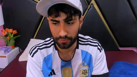 milanzaire online show from October 23, 2025, 1:49 am