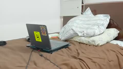 Mila online show from April 16, 2026, 9:39 pm