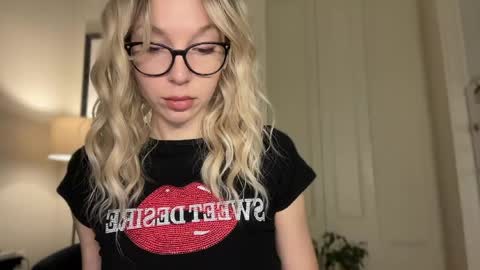 Mila online show from March 22, 2026, 5:27 pm