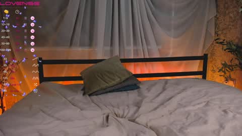 Mia online show from December 28, 2024, 4:09 pm