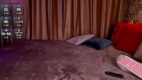 Mia online show from April 9, 2026, 3:06 pm