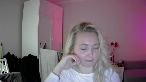 Snapshot of milena391630 chatting on April 28, 2026, 11:54 pm Milena new nonude shy blonde natural online show from April 28, 2026, 11:54 pm