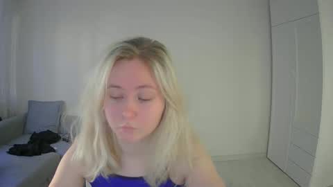 Snapshot of milena391630 chatting on May 18, 2026, 6:14 pm Milena new nonude shy blonde natural online show from May 18, 2026, 6:14 pm