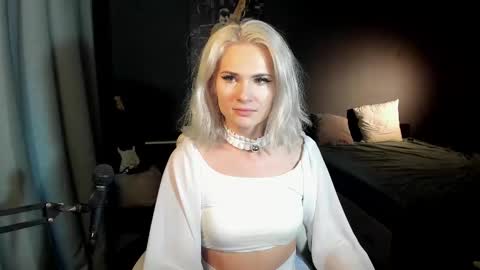 Milena online show from February 9, 2025, 6:43 am
