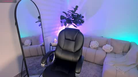 Snapshot of mileycruz_ chatting on June 8, 2026, 11:05 pm Miley Cruz IG miley model23 online show from June 8, 2026, 11:05 pm