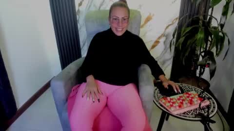 Snapshot of milf_brend chatting on February 6, 2026, 9:29 pm Milf Brend online show from February 6, 2026, 9:29 pm