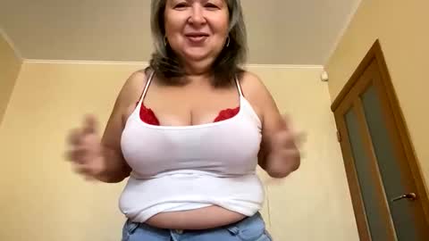 Snapshot of milf_charlotty chatting on October 19, 2025, 3:40 am Charlotte online show from October 19, 2025, 3:40 am