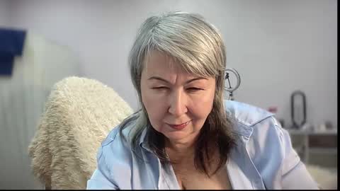 Snapshot of milf_charlotty chatting on November 14, 2025, 4:55 am Charlotte online show from November 14, 2025, 4:55 am