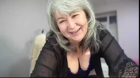 Snapshot of milf_charlotty chatting on November 17, 2025, 4:29 am Charlotte online show from November 17, 2025, 4:29 am