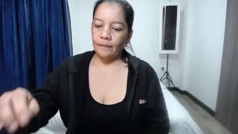 Snapshot of milf_colombia chatting on November 15, 2025, 11:21 pm milf_colombia online show from November 15, 2025, 11:21 pm