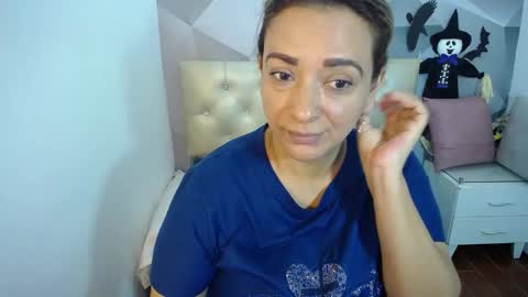 Snapshot of milf_hugeboobs chatting on November 1, 2025, 11:01 am milf_hugeboobs online show from November 1, 2025, 11:01 am