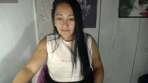 Snapshot of milf_julianna chatting on March 26, 2026, 4:40 am Julianna online show from March 26, 2026, 4:40 am