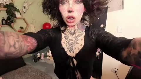 Isabella online show from March 19, 2026, 1:15 pm