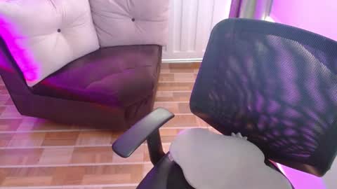 Snapshot of milfrosalie chatting on February 17, 2025, 1:10 pm Rosalie  online show from February 17, 2025, 1:10 pm