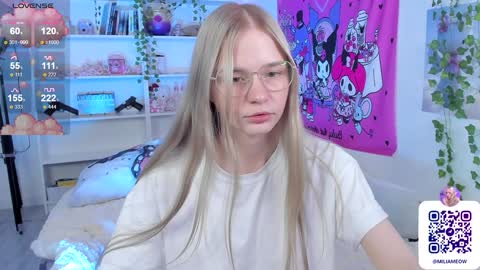 Milia online show from February 3, 2025, 10:21 pm