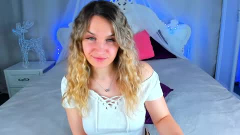 milkablond online show from March 16, 2026, 5:44 am