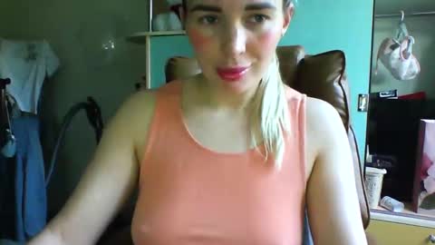 milkmomysss online show from April 5, 2026, 2:14 pm