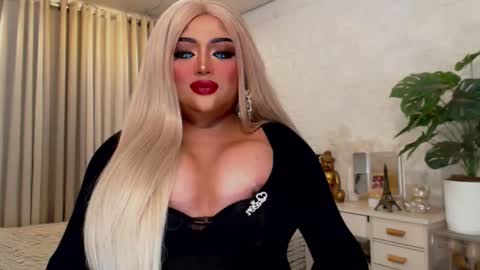 milkshakelavinia online show from September 12, 2025, 2:11 am