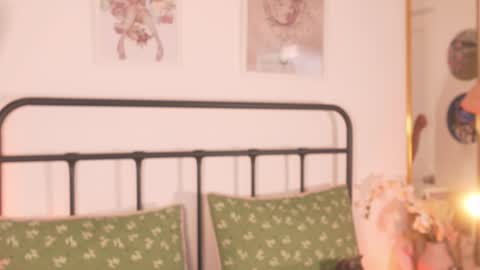 milky_0 online show from January 5, 2026, 7:06 pm