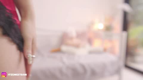 milky_0 online show from April 1, 2026, 8:06 pm