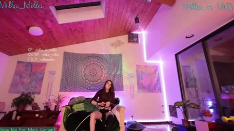 milla_milla online show from January 10, 2025, 9:34 am