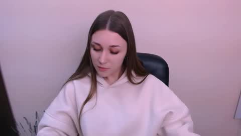 Milla online show from November 28, 2025, 1:14 pm