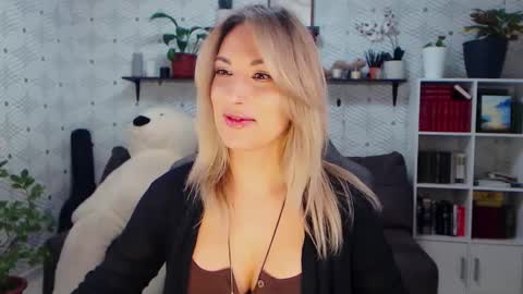 MillaXQueen online show from February 7, 2026, 4:22 pm