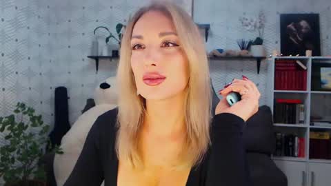 MillaXQueen online show from June 29, 2026, 7:36 am