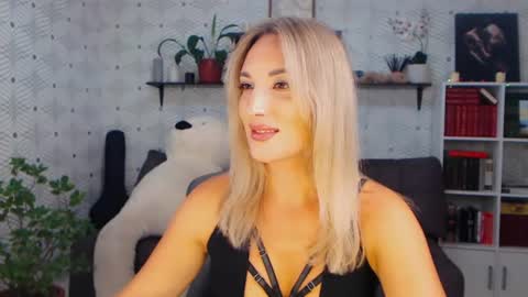 MillaXQueen online show from July 28, 2026, 12:59 pm