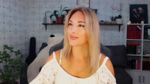 MillaXQueen online show from July 30, 2026, 3:44 pm