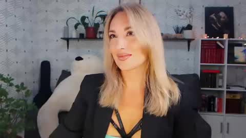 MillaXQueen online show from August 1, 2026, 1:21 pm