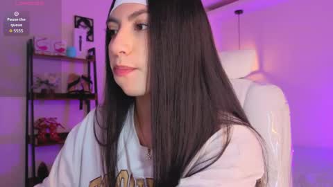 miller_vanessa_ online show from April 17, 2026, 9:18 pm