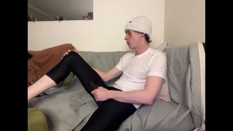 SlimnHungOH online show from December 13, 2025, 9:42 pm