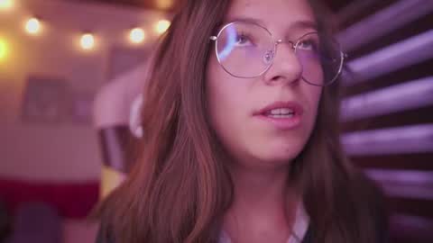 MILLY online show from December 14, 2025, 3:06 pm