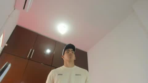 Snapshot of milo_31 chatting on March 29, 2026, 7:03 pm Milo online show from March 29, 2026, 7:03 pm