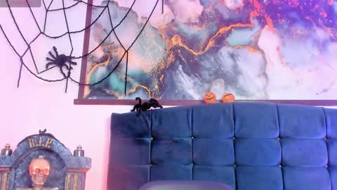 milu04_ online show from October 8, 2025, 1:42 pm