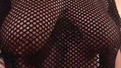 Milu Wallace  online show from October 28, 2025, 5:22 am