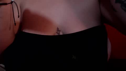 Milu Wallace  online show from February 18, 2026, 9:00 pm