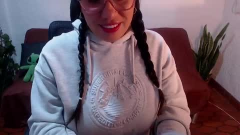 Milu Wallace  online show from March 5, 2026, 1:56 am