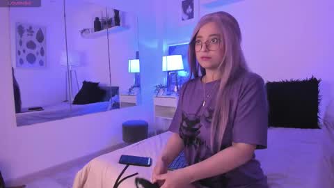 Miluu DH online show from November 13, 2025, 12:37 pm