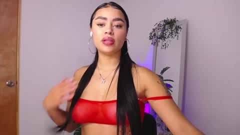 Mily Ortiz online show from November 4, 2025, 4:28 pm