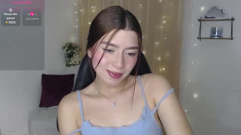 Snapshot of mily_thomson_b chatting on January 29, 2025, 3:44 am Mily online show from January 29, 2025, 3:44 am