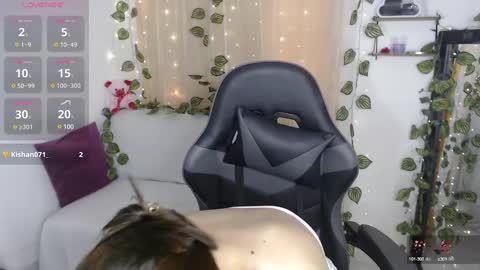 Snapshot of mily_thomson_b chatting on February 27, 2025, 8:31 pm Mily online show from February 27, 2025, 8:31 pm