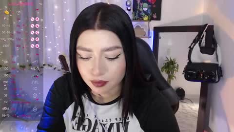 Snapshot of mily_thomson_b chatting on October 19, 2025, 7:58 pm Mily online show from October 19, 2025, 7:58 pm