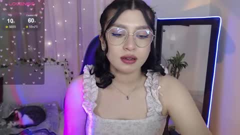 Snapshot of mily_thomson_b chatting on November 2, 2025, 6:43 pm Mily online show from November 2, 2025, 6:43 pm