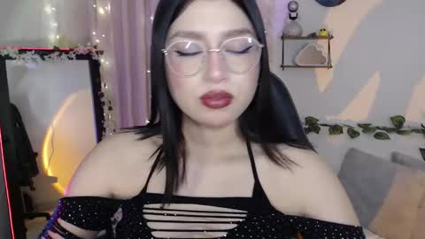Snapshot of mily_thomson_b chatting on November 17, 2025, 10:59 pm Mily online show from November 17, 2025, 10:59 pm