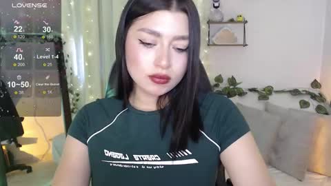 Snapshot of mily_thomson_b chatting on December 3, 2025, 9:57 pm Mily online show from December 3, 2025, 9:57 pm