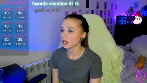 Snapshot of milyamess chatting on February 25, 2025, 8:41 pm Emily online show from February 25, 2025, 8:41 pm