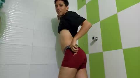 mimachotede20 online show from April 18, 2026, 4:27 am